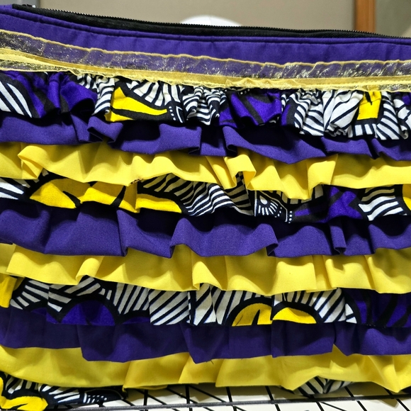 Handmade Ruffle zipper clutch bag - Picture 7 of 7